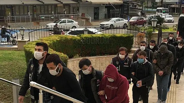 FETÖ üyelerini yurt dışına kaçırmaya çalışan 6 şüpheli tutuklandı
