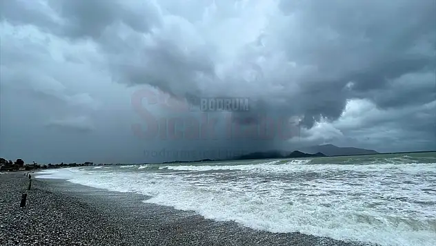 Fırtına 2 metreyi aşan dalgalar oluşturdu...