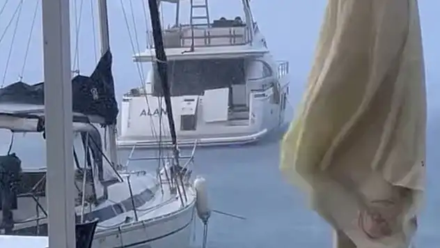 Fırtına lüks yatı sürükledi kurtarma operasyonu başlatıldı