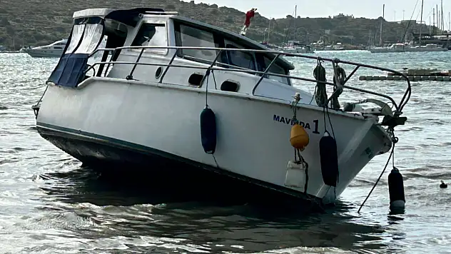 Fırtına tekne ve kayıkları karaya sürükledi