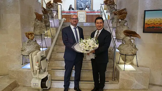 FRANSA ISTANBUL BAŞKONSOLOSU OLIVIER GAUVIN BODRUM BELEDİYE BAŞKANI AHMET ARAS'I ZİYARET ETTİ 