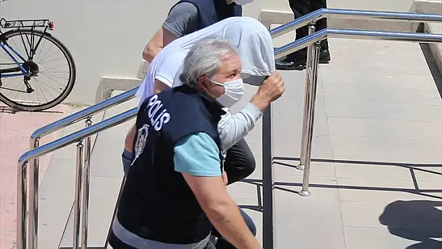 Fuhuş operasyonunda gözaltına alınan 18 şüpheli adliyeye sevk edildi