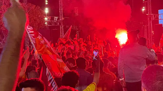 Galatasaray'ın Zaferi Bodrum'da Renkli Görüntülere Sahne Oldu