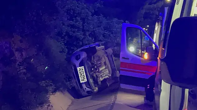 Gece dehşet anları araç şarampole devrildi