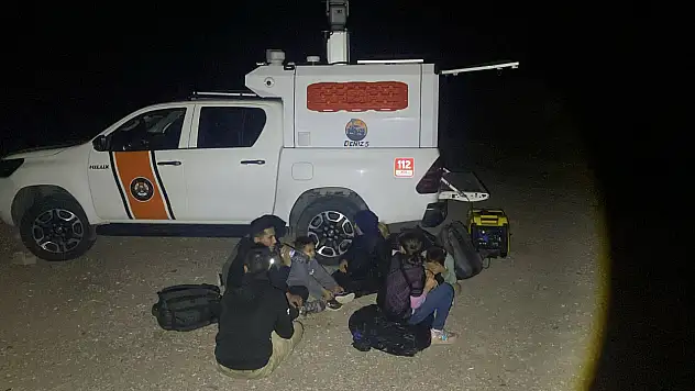 Gece yarısı operasyonunda 22 düzensiz göçmen yakalandı!