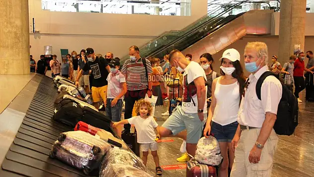 Gelen Turistler Milas-Bodrum Havalimanında Yoğunluk Oluşturdu