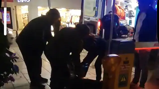 Genç fenalaşarak yere yığıldı