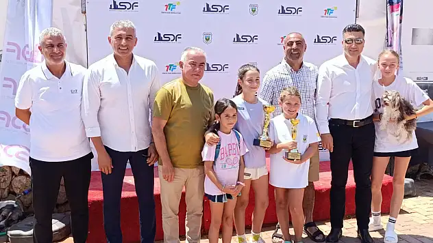 Genç raketler Bodrum'da şampiyonluk için ter döktü
