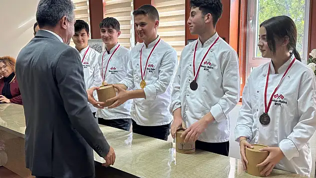 Genç şeflerden uluslararası başarı 11 madalya ile döndüler