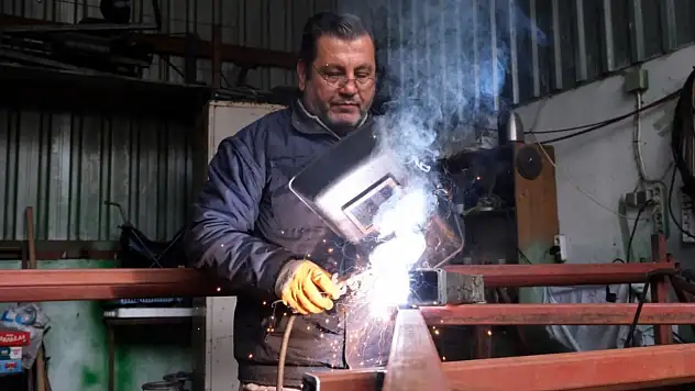 Geri dönüşümle temizlik araçları üretiliyor