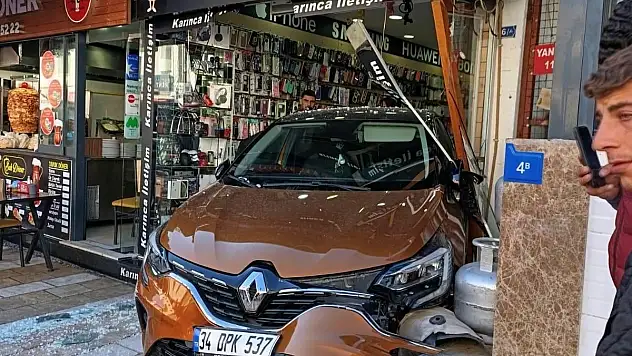 Geri Gelip Dükkana Daldı