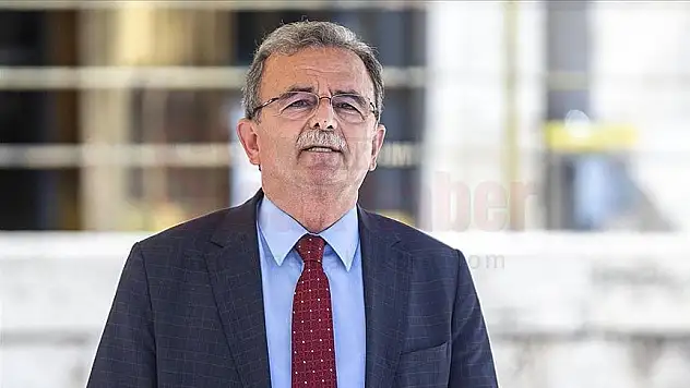 Girgin Gündüz Yanan Sokak Lambalarını Meclis Gündemine Getirdi