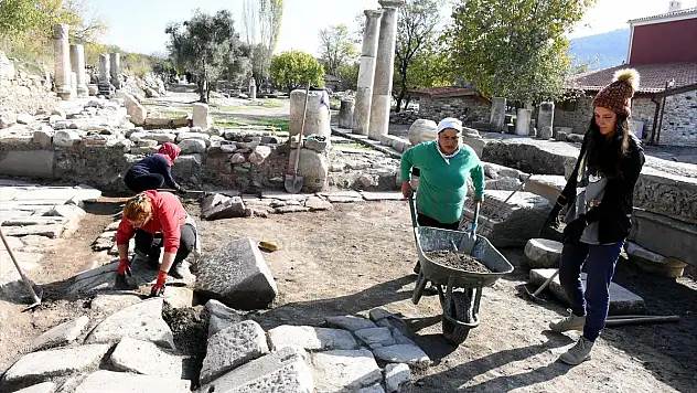 'Gladyatörler şehri' Stratonikeiadaki çalışmalara kadın eli değiyor