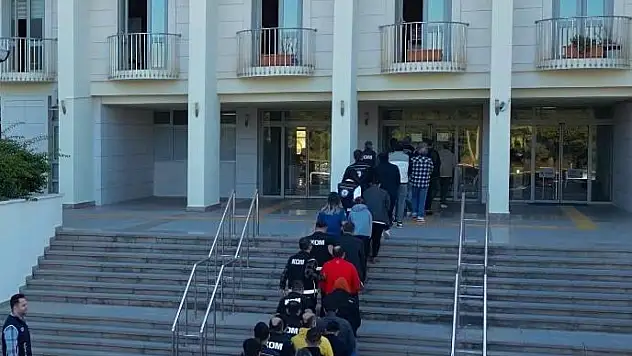 Göçmen kaçakçılığı operasyonu şebeke çökertildi