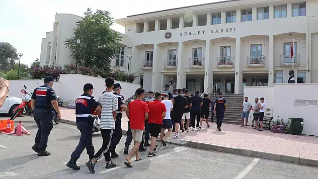 Göçmen Kaçakçılığı Operasyonunda 8 Gözaltı