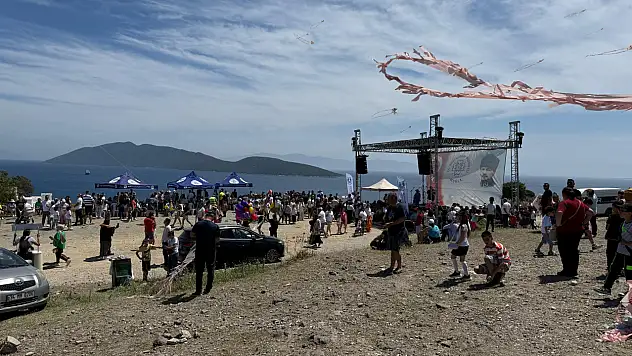 Gökyüzü Rengârenk, Yürekler Sevgiyle Doldu!