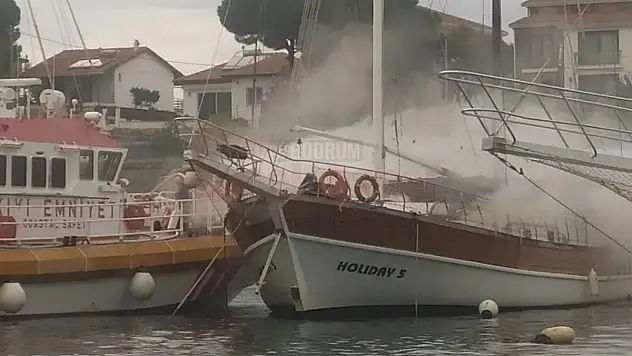 Gulet Tekne Alevlere Teslim Oldu
