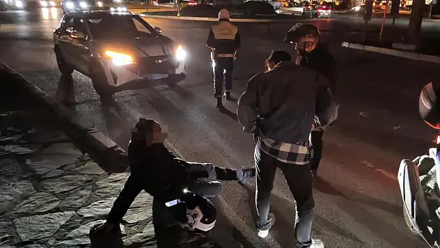 Gümbet kavşağı'nda motosikletli yola savruldu