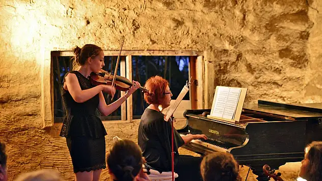 Gümüşlük'te Festival Kristóf Baráti ve Tuna Bilgin Konseriyle Başlıyor