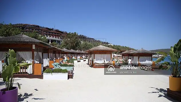 Güvercinlik'teki yangında tedbir amacıyla tahliye edilen tatilciler otellerine döndü