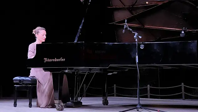 Gün Batımında Danica Stojanova'dan Harika Konser