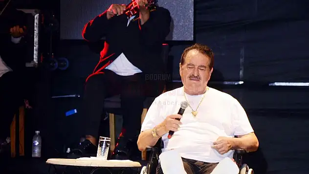 Gündüz Ölümden Dönen Tatlıses, Akşam Tekerlekli Sandalye İle Sahneye Çıkıp Konser Verdi