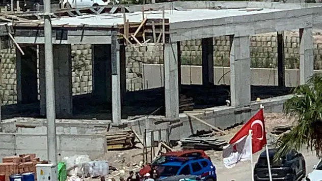 Gürültüden Bıkan Mahalleli Şantiyenin Yolunu Kapattı