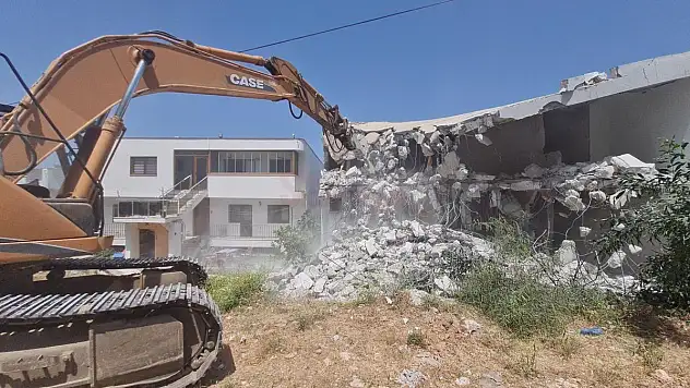 Güvercinlik'teki Kaçak Yapıların Yıkımları Devam Ediyor