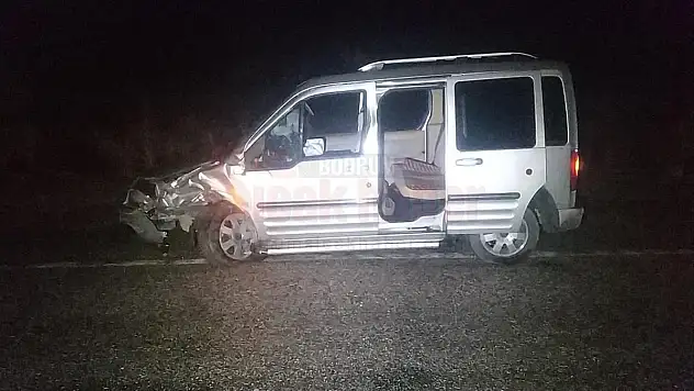 Hafif Ticari Araçla Çarpışan Motosikletin Sürücüsü Öldü
