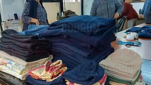 Halk Eğitim Merkezinde Afetzedeler için  Üretiyorlar