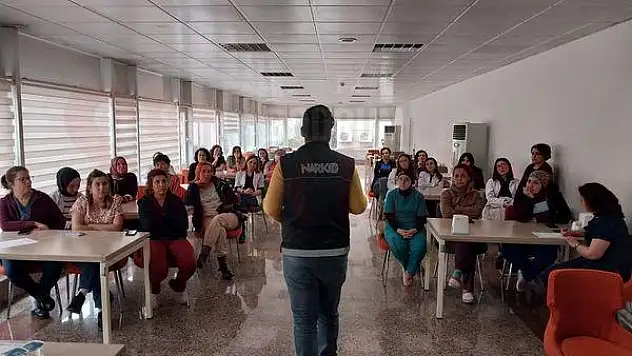 Hastane Personeline Uyuşturucu Eğitimi Verildi