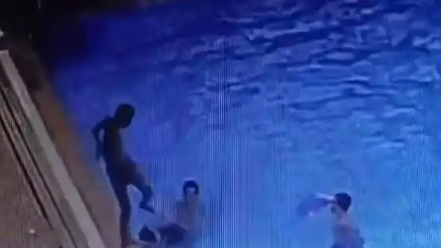 Havuzda Dehşet ! 11 Yaşındaki Çocuk Akran Zorbalığına Maruz Kaldı !