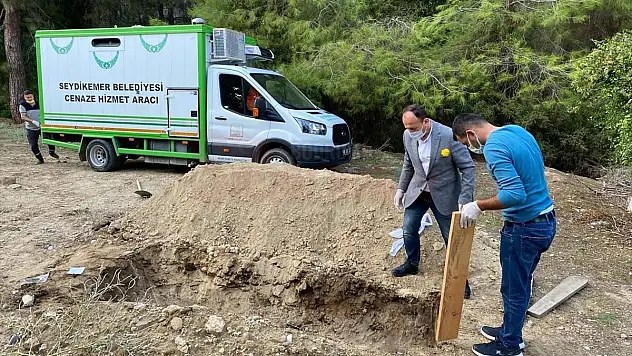 Hayatını kaybeden İngilizin cenazesini belediye ekipleri defnetti