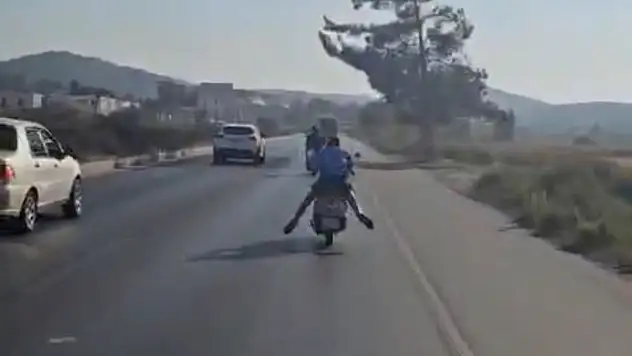 Hem kendini hem trafiği tehlikeye attı !