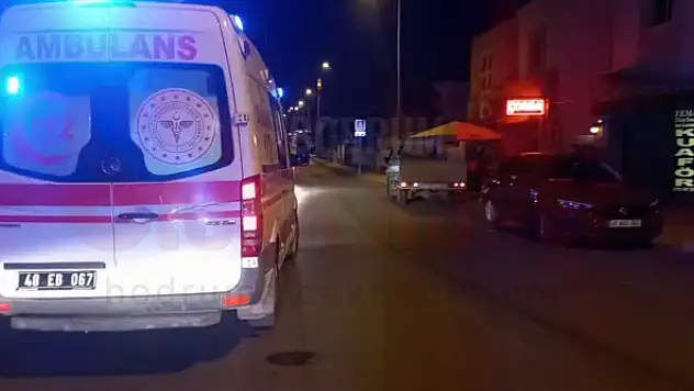 HIZLA GELİP KAMYONETE ÇARPINCA DÜŞÜP YARALANDILAR