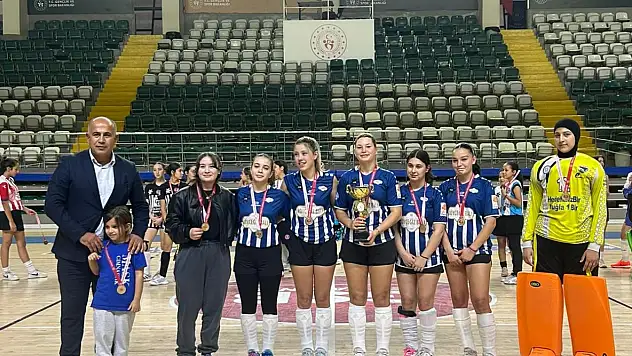 Hokey Cumhuriyet Kupası'nda şampiyonlar belli oldu