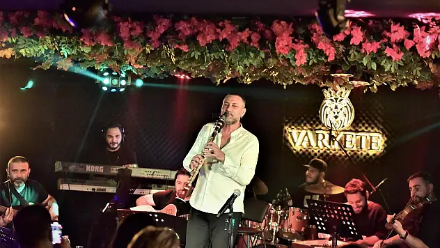 Hüsnü Şenlendirici Bodrum Varyete'de Sahne Aldı