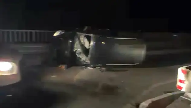 İki araç çarpıştı  6 yaralı