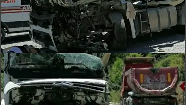 İki Kamyon kafa kafaya çarpıştı  2 yaralı