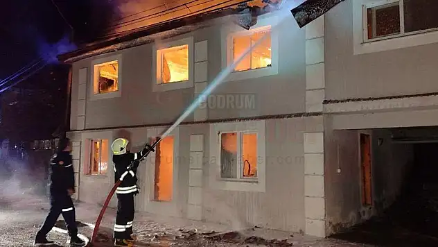 İki Katlı Ev Alevlere Teslim Oldu