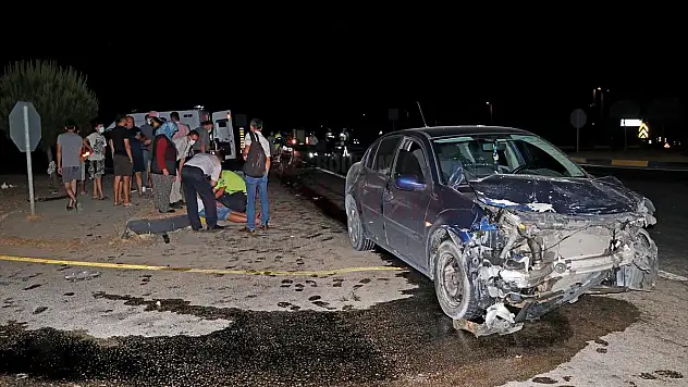 İki otomobil çarpıştı: 3 ölü, 5 yaralı