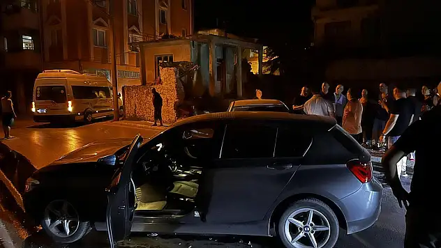 İki Otomobilin Kafa Kafaya Çarpıştığı Kazada 1 Kişi Yaralandı