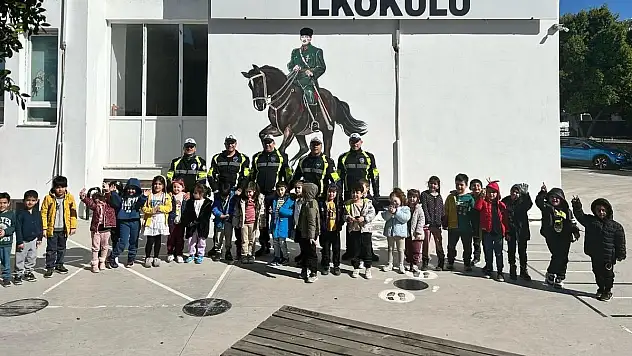 İlkokul Öğrencilerine Trafik Bilinci Eğitimi Verildi