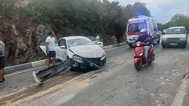 İş Makinesi Hakimiyetini Kaybedince Otomobili Biçti Geçti