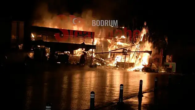 İş Yerinde Çıkan Yangın Dükkanı Küle Çevirdi