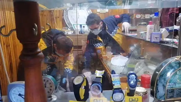 İş Yerinde Fenalaşan Esnaf, Polis Tarafından Kurtarıldı