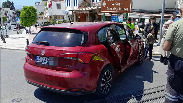 Işık İhlali Yapınca Kaza Yaptı, 2 Yaralı