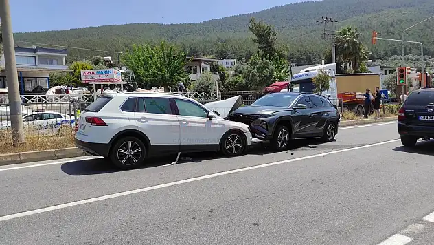 Işıkta Duramayıp Çarpınca Zincirleme Kazaya Sebep Oldu