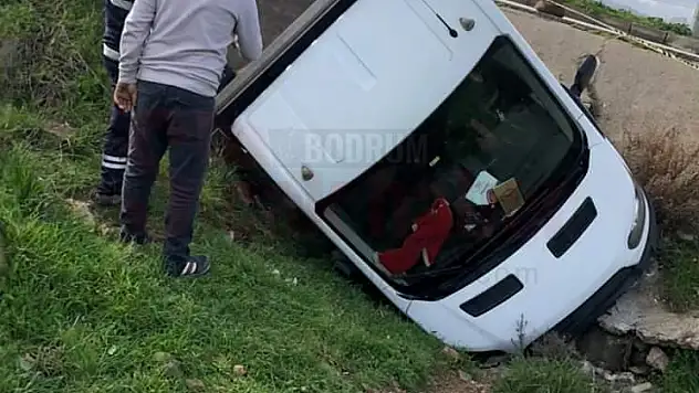 İslamhanelerinde Yoldan Çıkan Kamyonet Şarampole Düştü