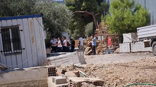 İşyerinde Kalbine Bıçak Saplı Şekilde Õlü Bulundu